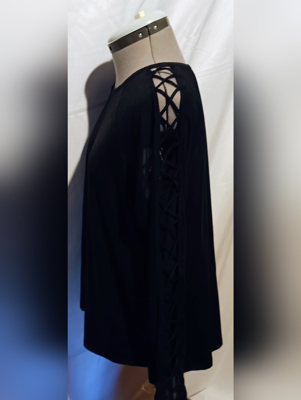 🥬Forever 21 Plus Size Black Lattice Sleeve Top With Mesh On The Sleeve– Size 3X - Picture 5 of 13
